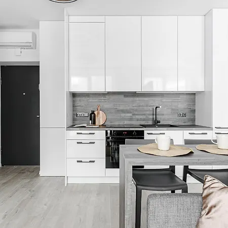Cohost I Amazing Apt, W-balcony, A-c And Garage Parking, Center Apartamento *