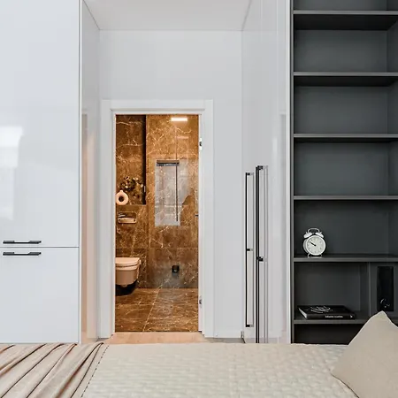 Cohost I Amazing Apt, W-balcony, A-c And Garage Parking, Center 빌뉴스