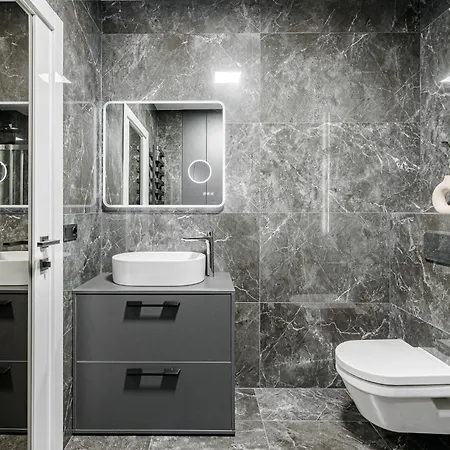 Cohost I Amazing Apt, W-balcony, A-c And Garage Parking, Center Vilnius