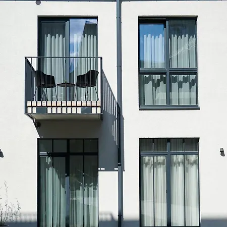 Cohost I Amazing Apt, W-balcony, A-c And Garage Parking, Center