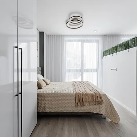 Cohost I Amazing Apt, W-balcony, A-c And Garage Parking, Center 아파트 빌뉴스
