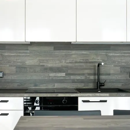 Cohost I Amazing Apt, W-balcony, A-c And Garage Parking, Center Apartment Wilna