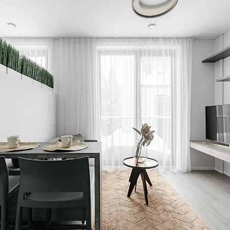 Cohost I Amazing Apt, W-balcony, A-c And Garage Parking, Center Wilna