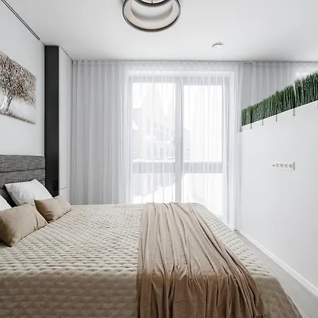 Cohost I Amazing Apt, W-balcony, A-c And Garage Parking, Center *